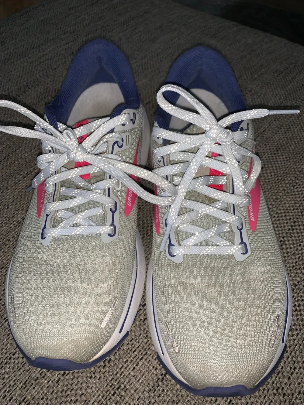 Brooks ghost 14 athletic tennis shoes running shoes size 7